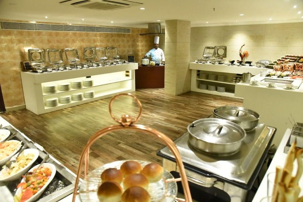 Hotel Royalton Hyderabad Abids Zewnętrze zdjęcie