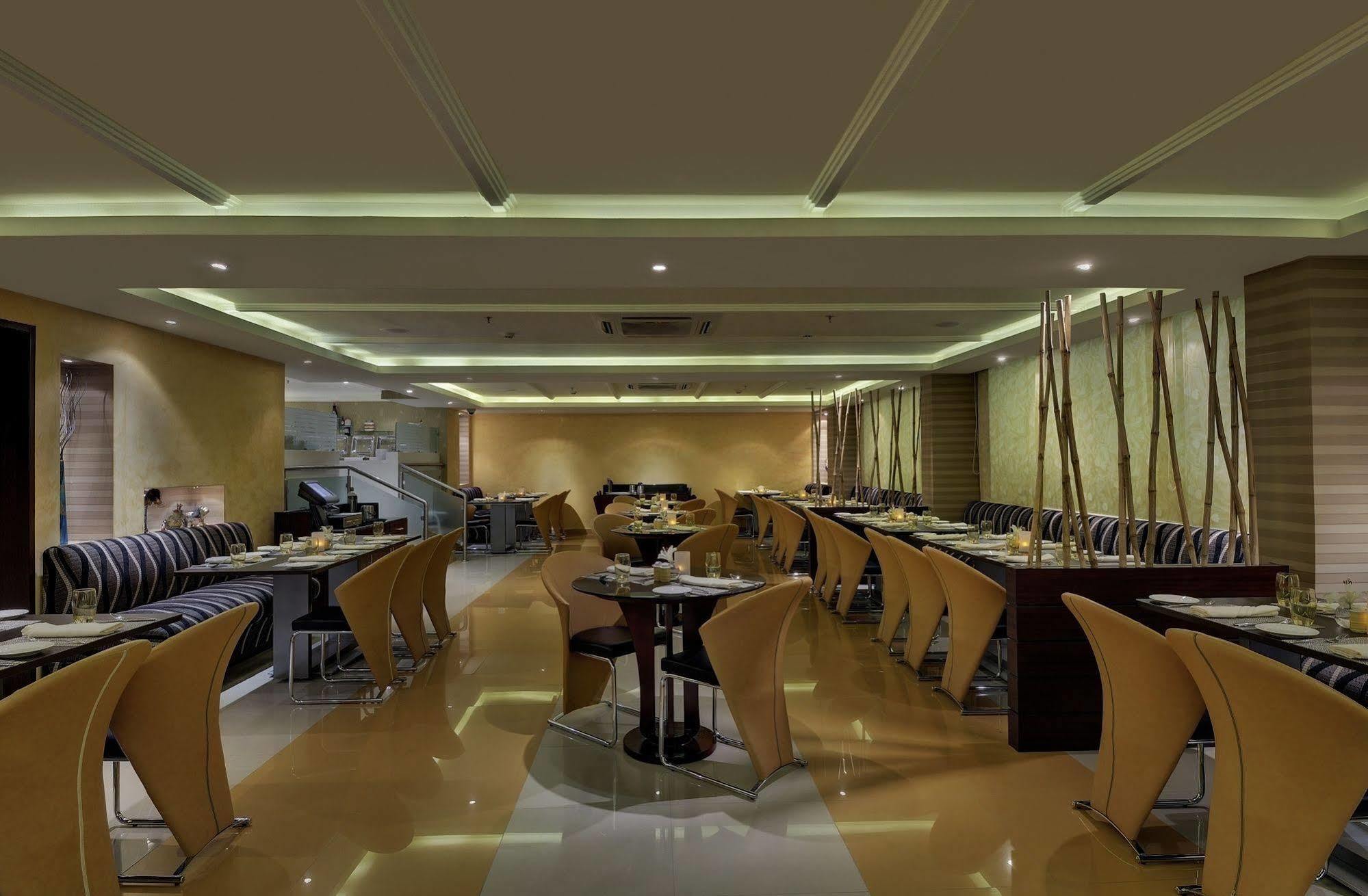Hotel Royalton Hyderabad Abids Zewnętrze zdjęcie
