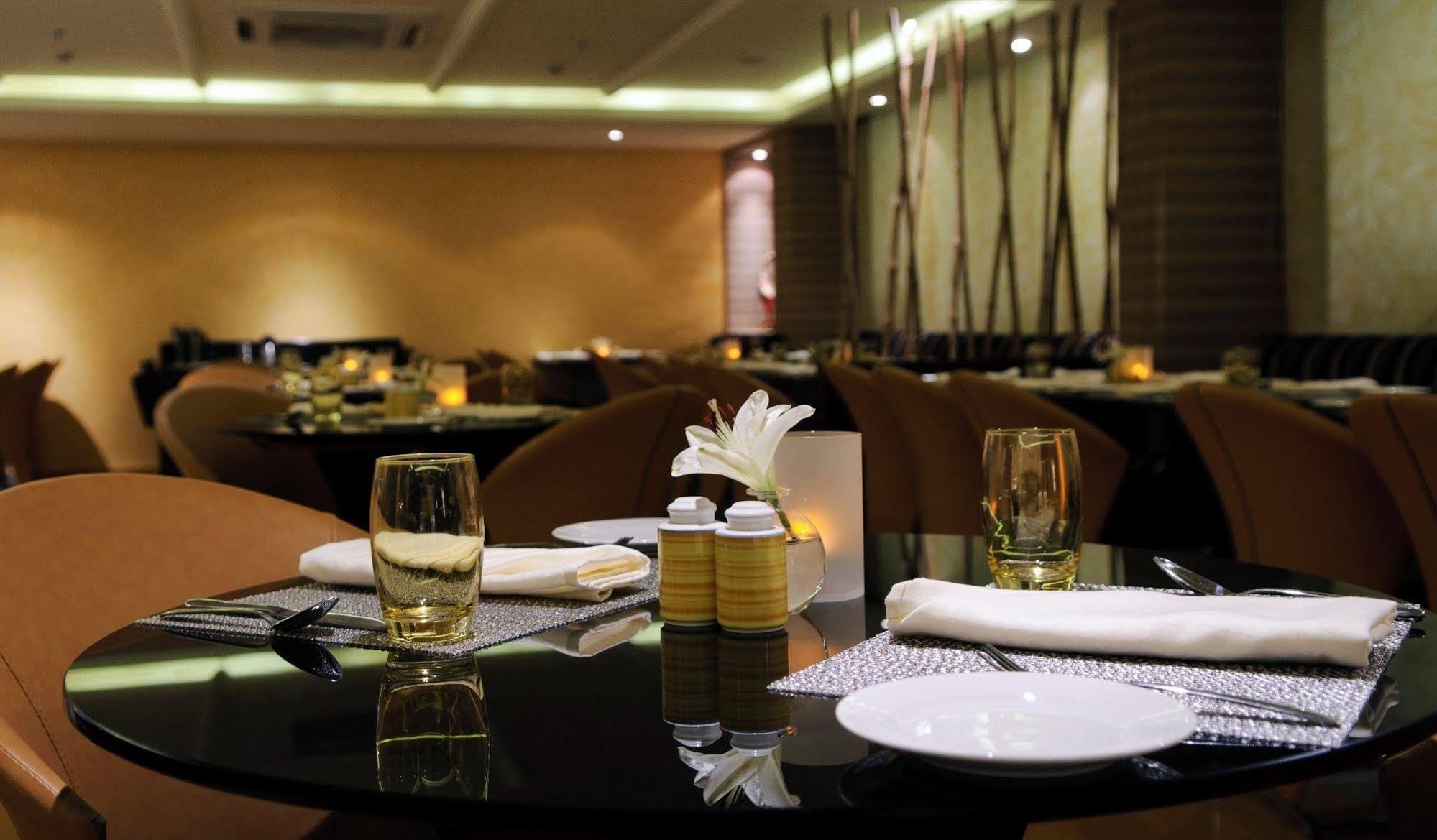 Hotel Royalton Hyderabad Abids Zewnętrze zdjęcie