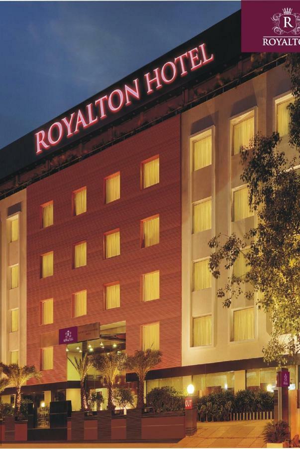 Hotel Royalton Hyderabad Abids Zewnętrze zdjęcie