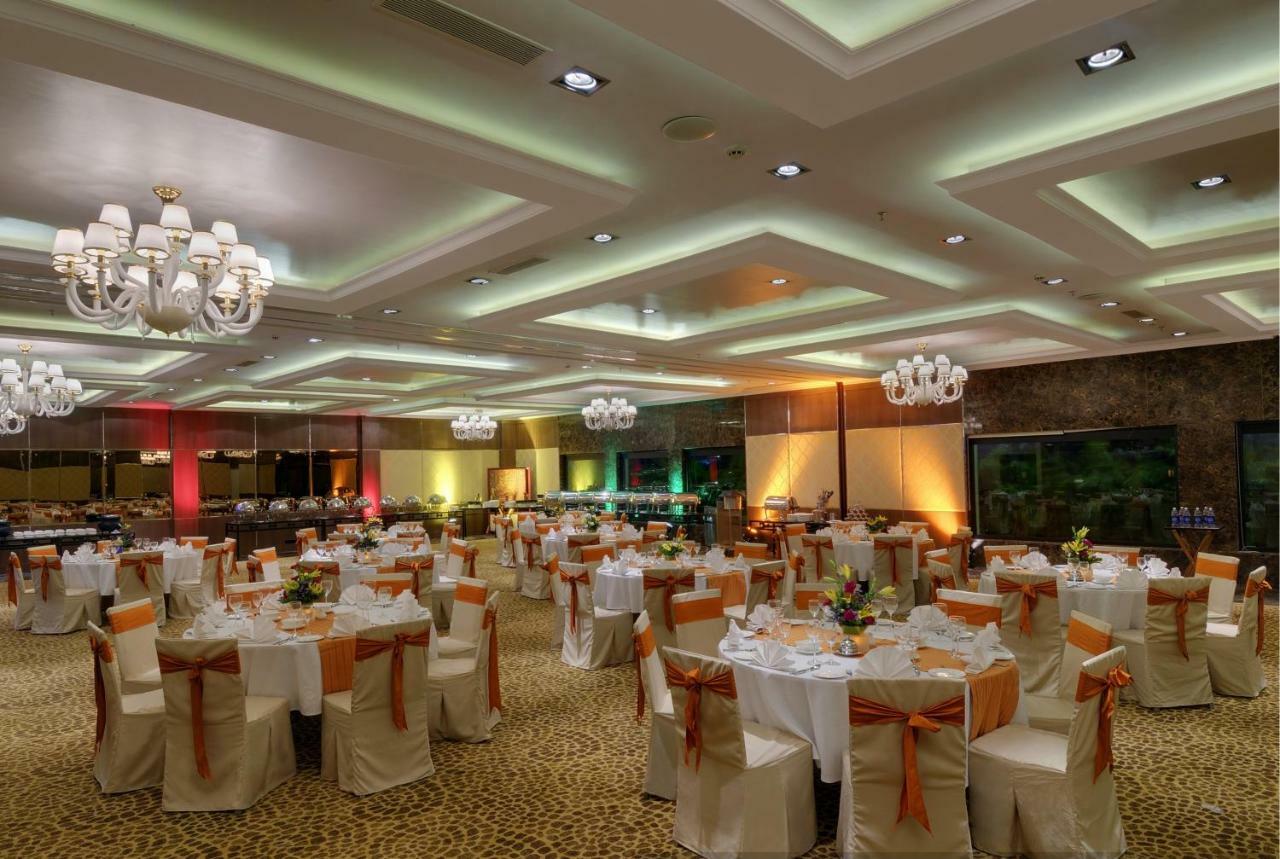 Hotel Royalton Hyderabad Abids Zewnętrze zdjęcie